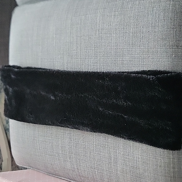 ALDO Black Faux Fur circle Scarf - Picture 1 of 3
